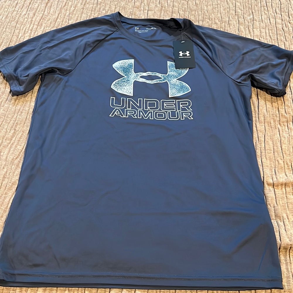 Boys size extra large under armour t-shirt